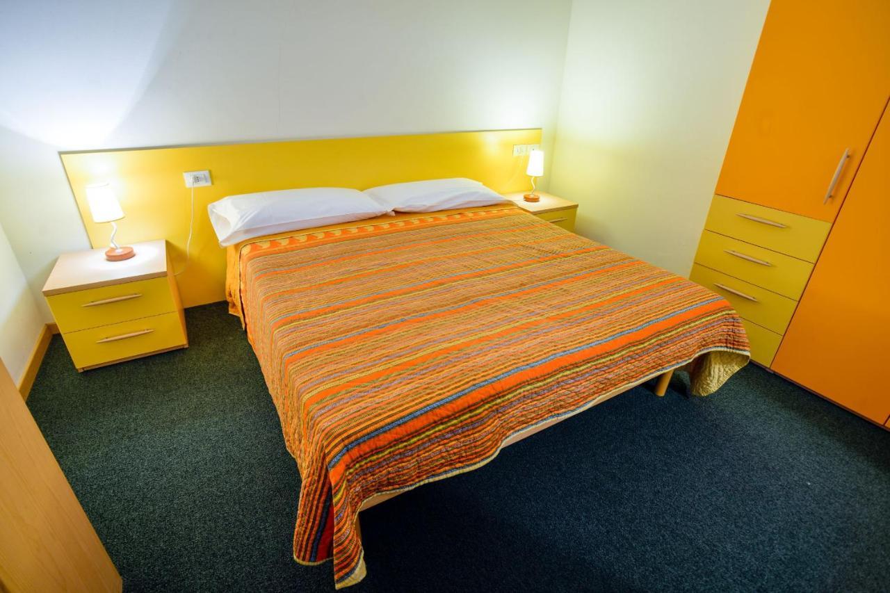 Res.Albare/Solaria Apt.Solandra Mezzana  Buitenkant foto