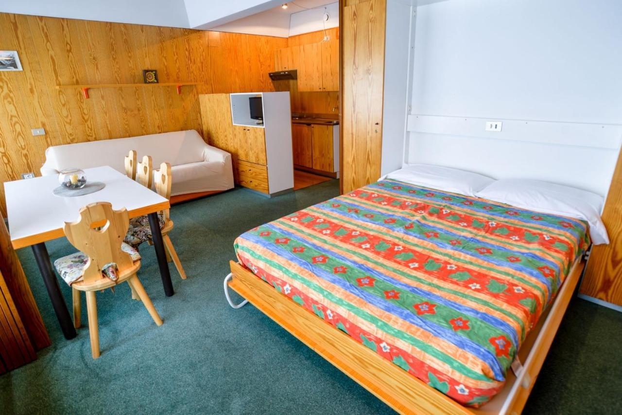 Res.Albare/Solaria Apt.Solandra Mezzana  Buitenkant foto