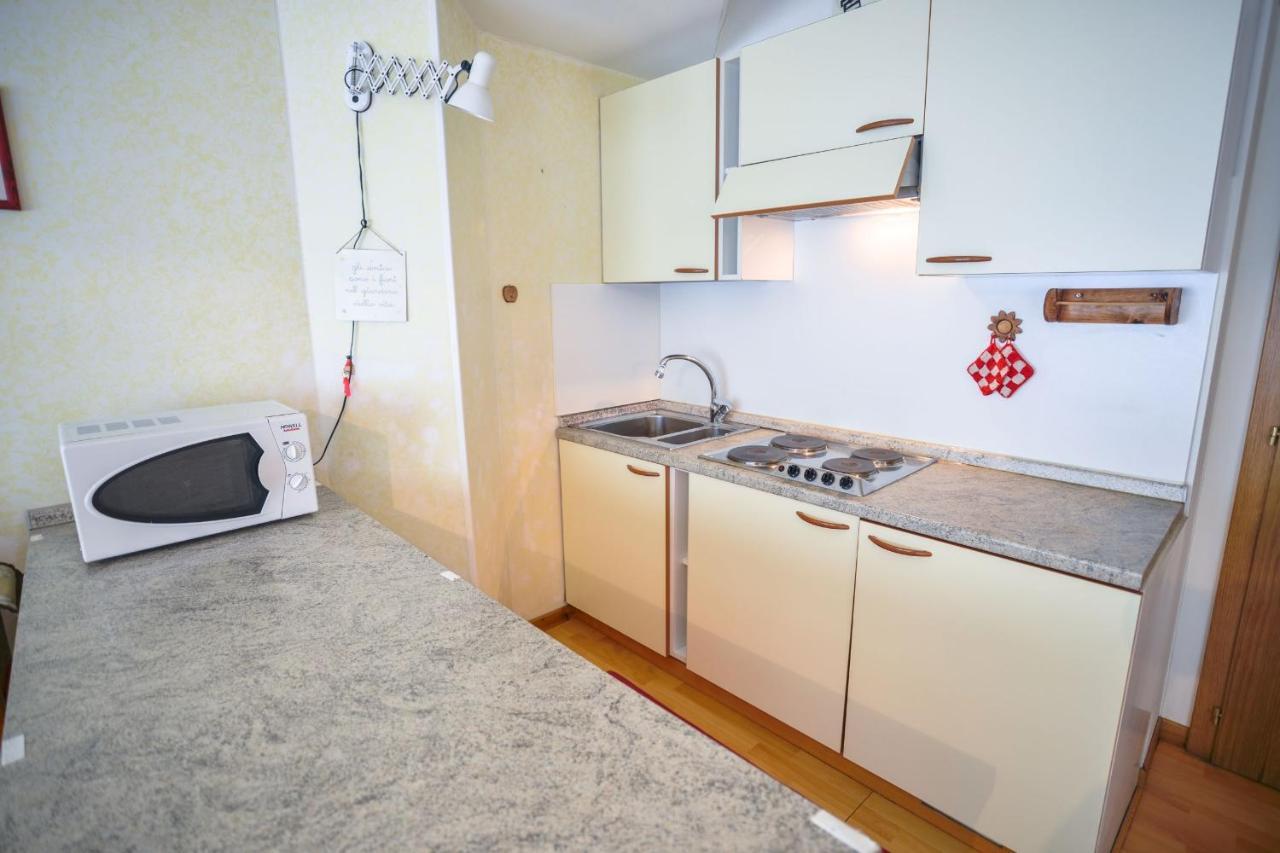 Res.Albare/Solaria Apt.Solandra Mezzana  Buitenkant foto