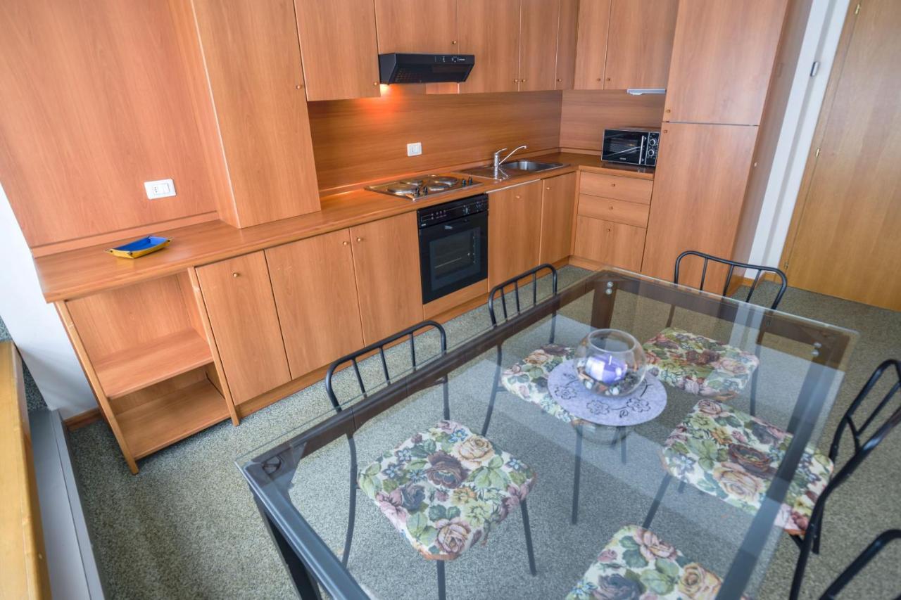 Res.Albare/Solaria Apt.Solandra Mezzana  Buitenkant foto